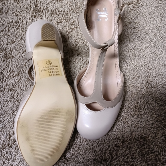 Heels - Picture 2 of 3